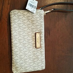 Michael Kors wristlet